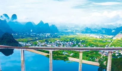 贵广高铁一线牵  民族风情酣畅游