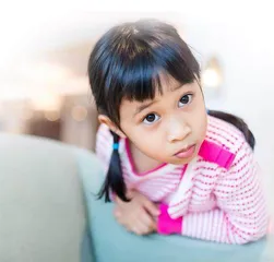 斜视与孩子教室座位有关吗