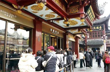 创始人身家逼近美团王兴，老铺黄金何以撑起千亿市值