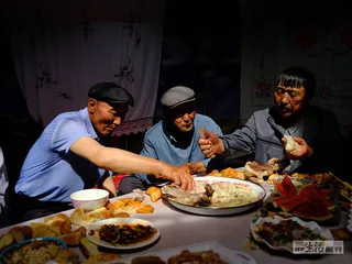 一场传统的哈萨克族家庭宴会4