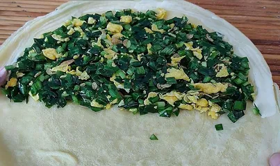鹿邑美食：韭菜盒子1