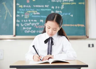 青少年近视防控应注意2