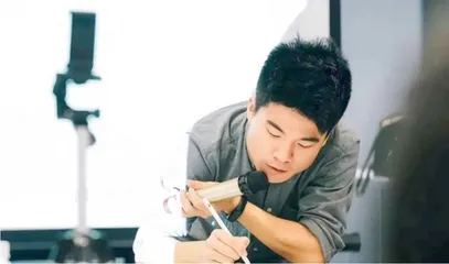 双语带货主播董宇辉：只要你足够努力，生命必有余地