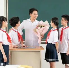 发展“花儿少年心灵成长营”项目，提升青少年综合素养