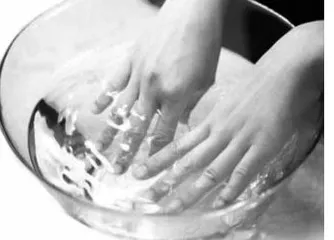 秋季手脚凉不妨泡泡手
