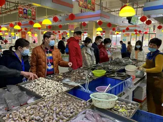 海南省海口市市场监管人守护春节假期我在岗，市场监管不断档
