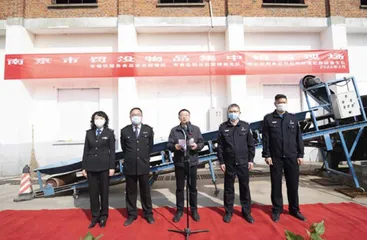 江苏省南京市市场监督管理局开展罚没食品集中销毁行动