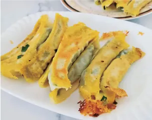 晨光里的三鲜锅贴 