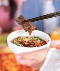 餐饮浪费要不得火锅蘸料“自由”要有度