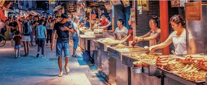 品牌餐饮纷纷“下场”摆摊 盈利性和持久性仍有待观察