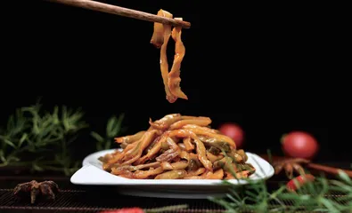 推出联名产品涪陵榨菜主动走近年轻人