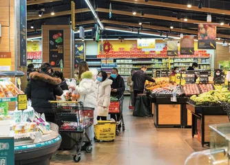 抗疫情稳经济 城市“烟火气”逐渐回归