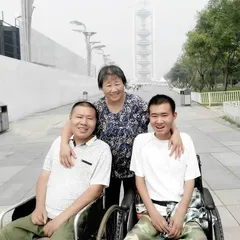 60岁网红吕爱梅：笑着活比哭着活有力气