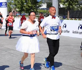 “百马夫妻”：为爱奔跑一辈子