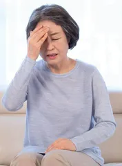 头痛别忙按，辨准经络效更好