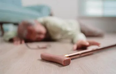 老人冬天易摔倒，为何练臀能救命1