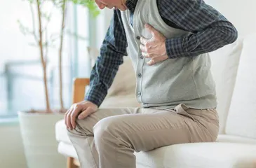 胸痛危急,抓紧自救,3招分清心绞痛与心肌梗死1