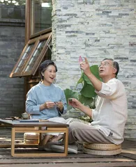 摆脱“卷心菜”的焦虑，中老年人如何在“摆烂”和“内卷”中找到平衡