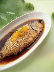 鱼跃江河