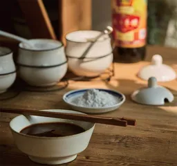        有人爱吃醋，有人会用醋 “熬姜呷醋”，
