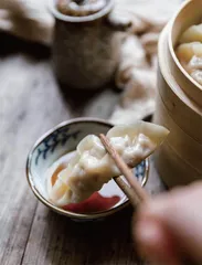        有人爱吃醋，有人会用醋 “熬姜呷醋”，1