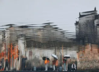漫步在烟雨西递
