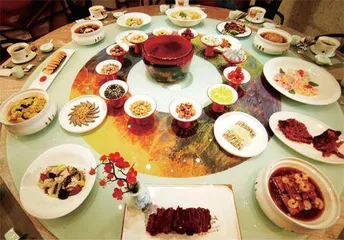 淄博三宝：“四四席”·骨质瓷餐具·琉璃果盘