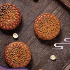 举杯邀明月，共赏中秋味