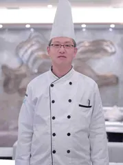 薛泉，衔微木以填沧海