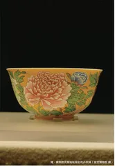 看，那些花儿开在了茶器上