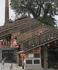 五百年窑火不绝，把泥土塑成诗