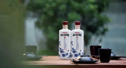 “老村长”酿造国民白酒