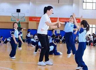 在小学体育教学中渗透心理健康教育