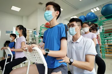 青少年脊柱侧弯的防治策略