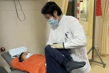 矮身材和脊柱侧弯的个性化治疗