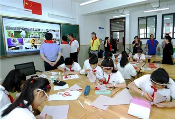 把青少年宫建设成为引领服务青少年成长的重要阵地
