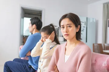高一女孩成绩失位 因背后有位“鸡血妈”