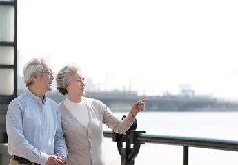 黄昏恋的印记：爱是唯一所需