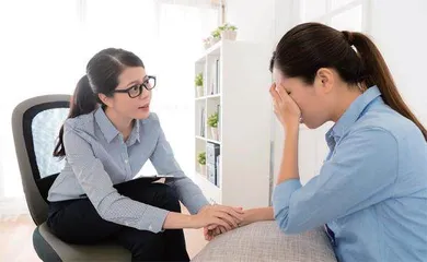 女大学生为何痴迷“渣男”?2