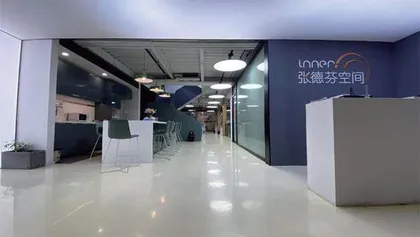 卢熠翎获杰出爱心企业家奖：呼唤更多人关注公益事业8