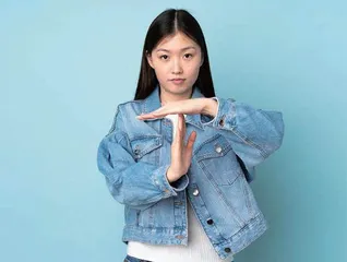 按下“师生冲突”的暂停键1
