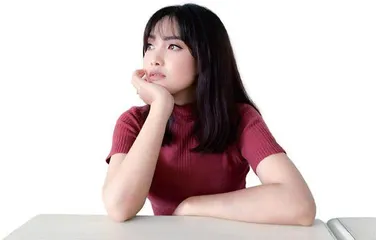 女孩自伤竟然是源于童年创伤？
