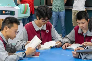 张德芬空间进校园:捐赠十万码洋爱心图书,助力青少年成长5