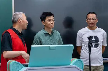 张德芬空间进校园:捐赠十万码洋爱心图书,助力青少年成长8
