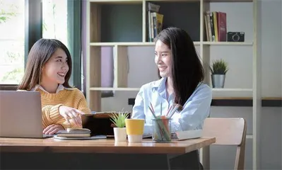 跟导师捉迷藏的女研究生