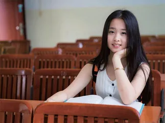 对爱情既向往又害怕的女生