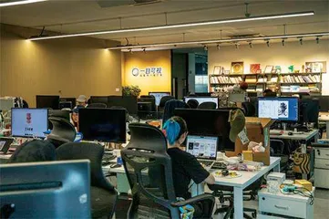 不做医生,他靠画画融资千万1