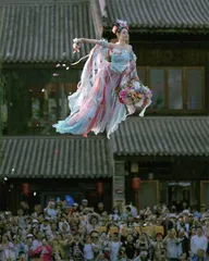 年轻人“穿越”洛阳1