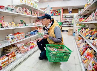 车轮上的杂货店:日本乡村老人的生命线4