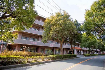 养老院新模式：人与宠物共度晚年1